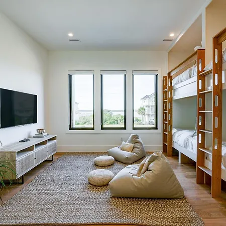 White Lotus: Beachfront Edition